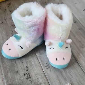 Cute Totes Unicorn Slippers with Pastel Colors